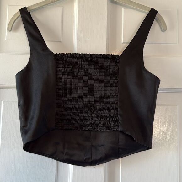 HOUSE OF HARLOW Satin Black Sleeveless Crop Top Square Neck Size Small - Picture 5 of 6